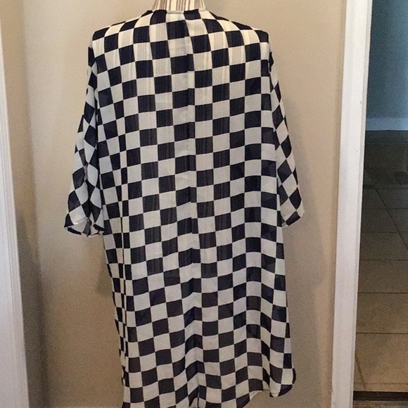 LuLaRoe Checkered Sheer Blue Wrap Size Medium - Picture 4 of 5